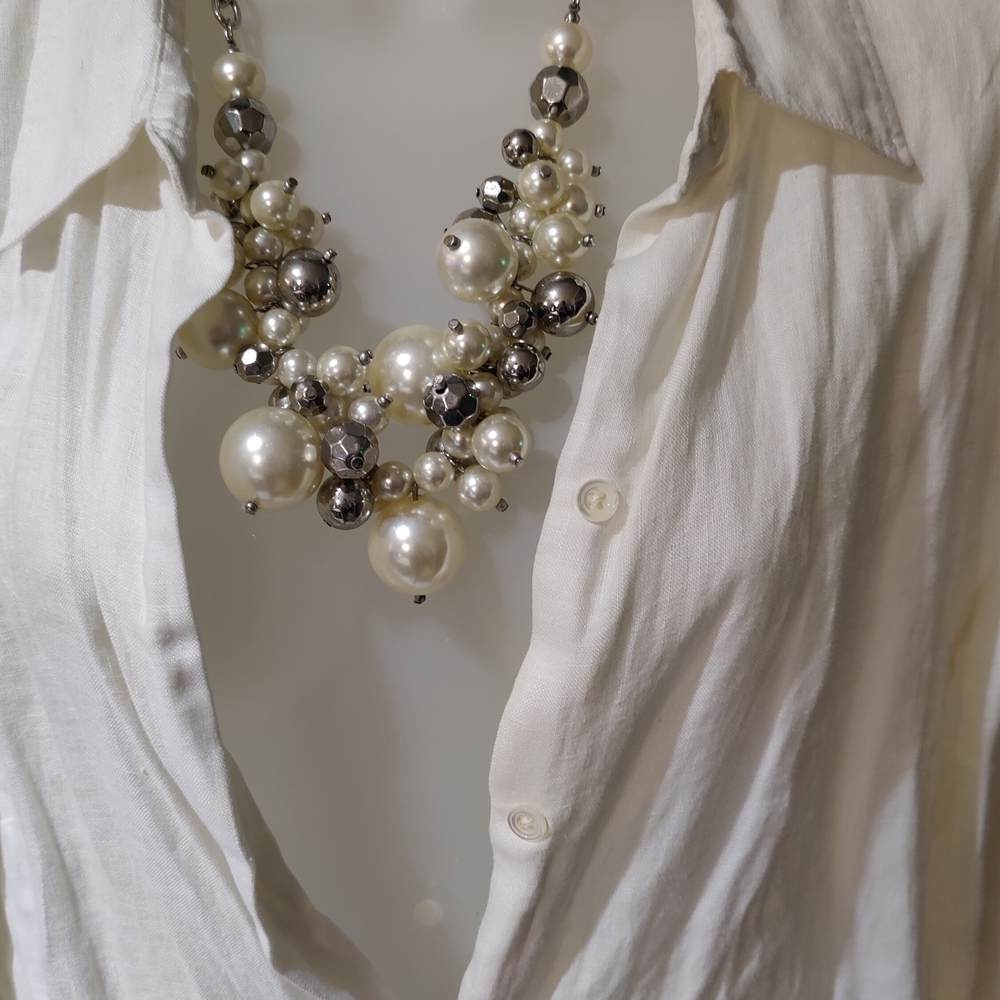 Elegant Pearl and Silver Necklace